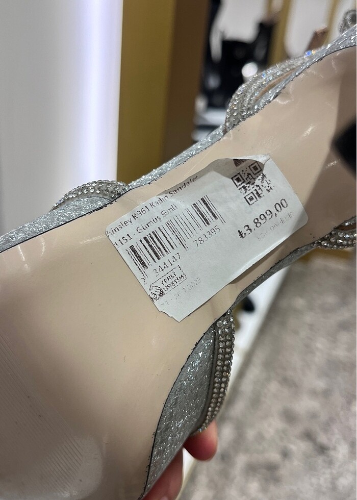 Gümüş simli topuklu ayakkabı - Görsel 3