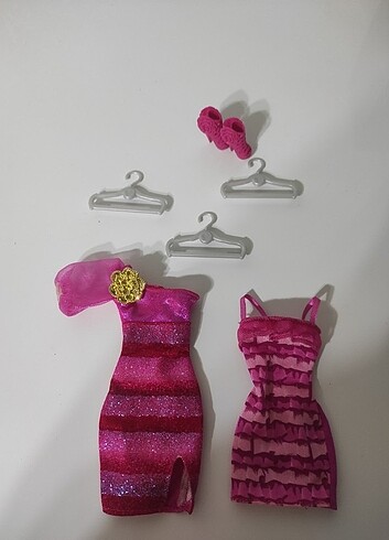 Barbie bebek kıyafetleri ayakkabı ve askıları