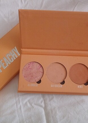 Make up obsession peachy paleti