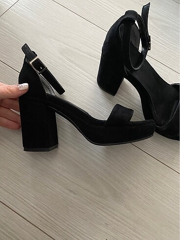 Tasarımcı Siyah Topuklu Ayakkabı