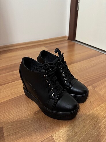 Diğer Gizli Topuk Sneaker