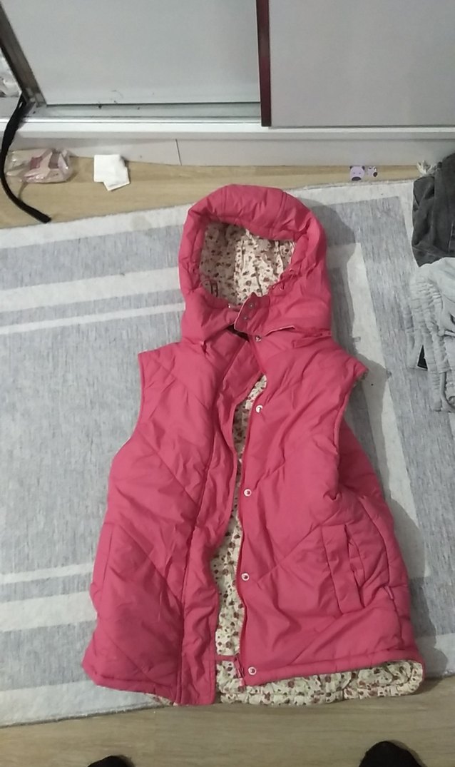 Kız Çocuk Pembe Kürklü Kapüşonlu Yelek - Görsel 2