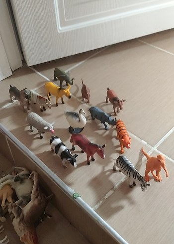 Barbie Farklı saç renklerinde 3adet bebek