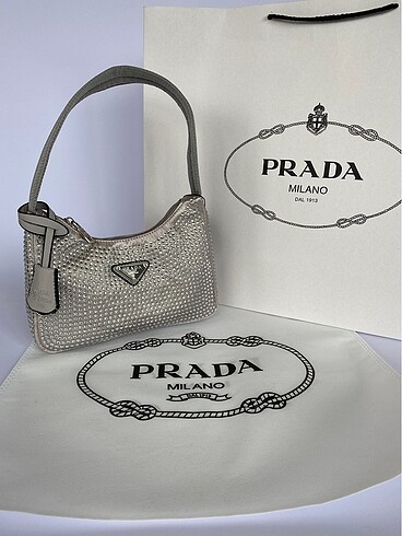 A kalite taşlı krem Prada çanta