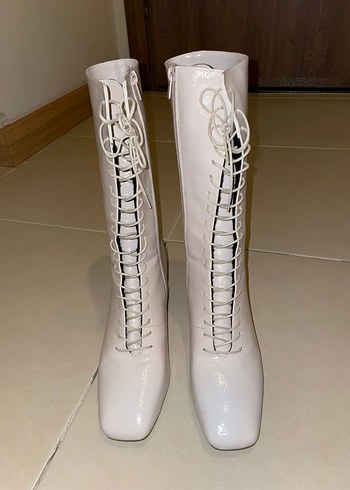 Beyaz Deri Bağcıklı Topuklu Kadın Çizme - Görsel 2