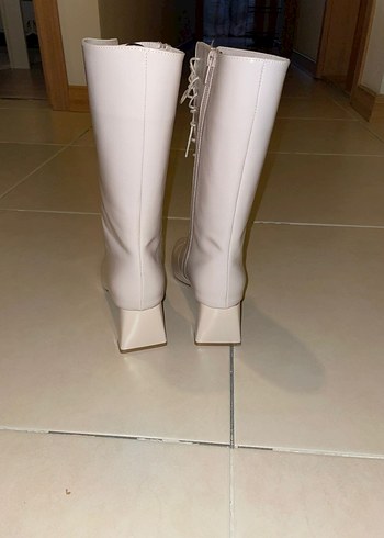 Beyaz Deri Bağcıklı Topuklu Kadın Çizme - Görsel 4