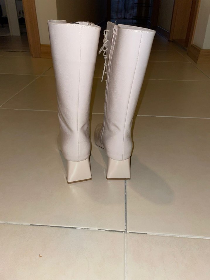 Beyaz Deri Bağcıklı Topuklu Kadın Çizme - Görsel 4