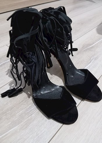 Siyah Süet Püsküllü Gotik Yüksek Topuklu Kadın Ayakkabı