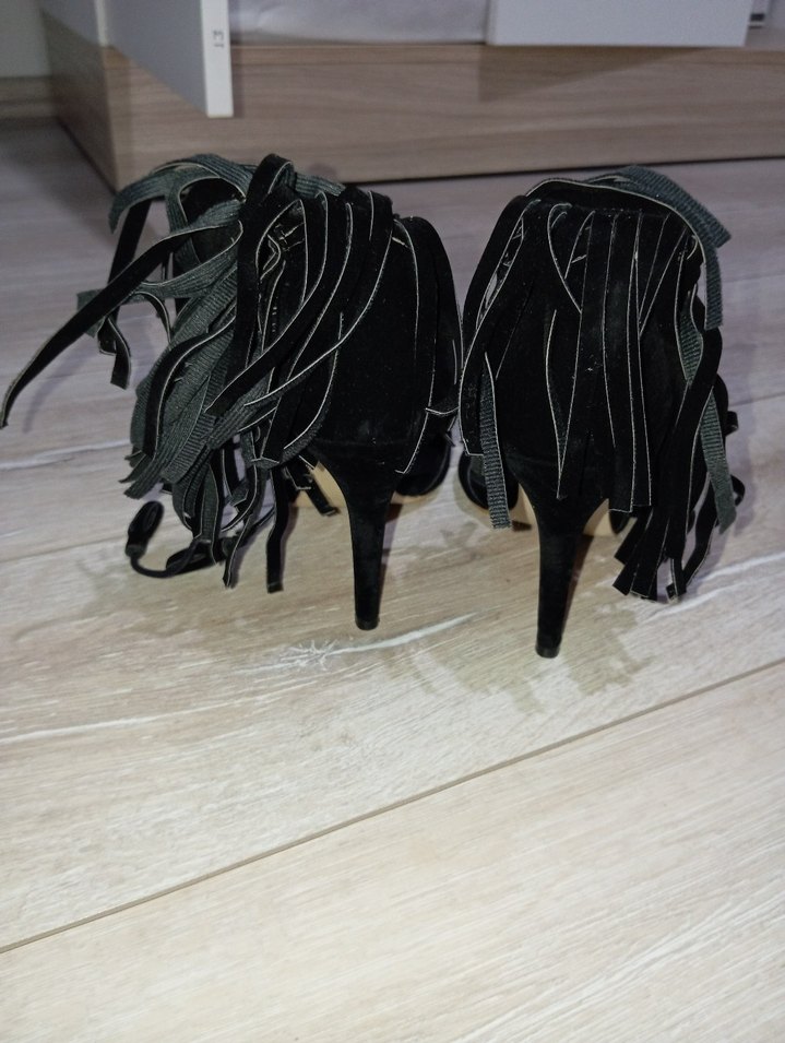 Siyah Süet Püsküllü Gotik Yüksek Topuklu Kadın Ayakkabı - Görsel 3