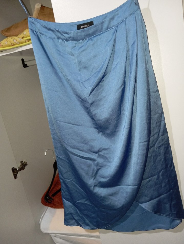 Mavi Midi Saten Önden Yırtmaçlı Drapeli Etek - Görsel 3