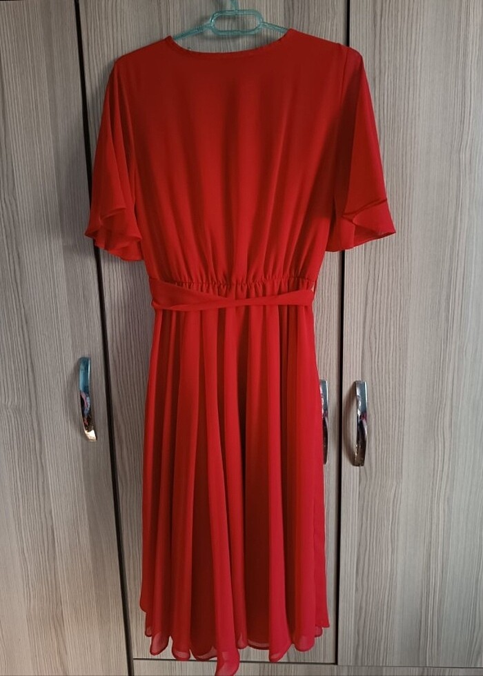 Kırmızı elbise  - Görsel 3
