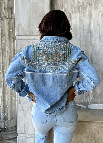 Zara İşleme detaylı kot ceket