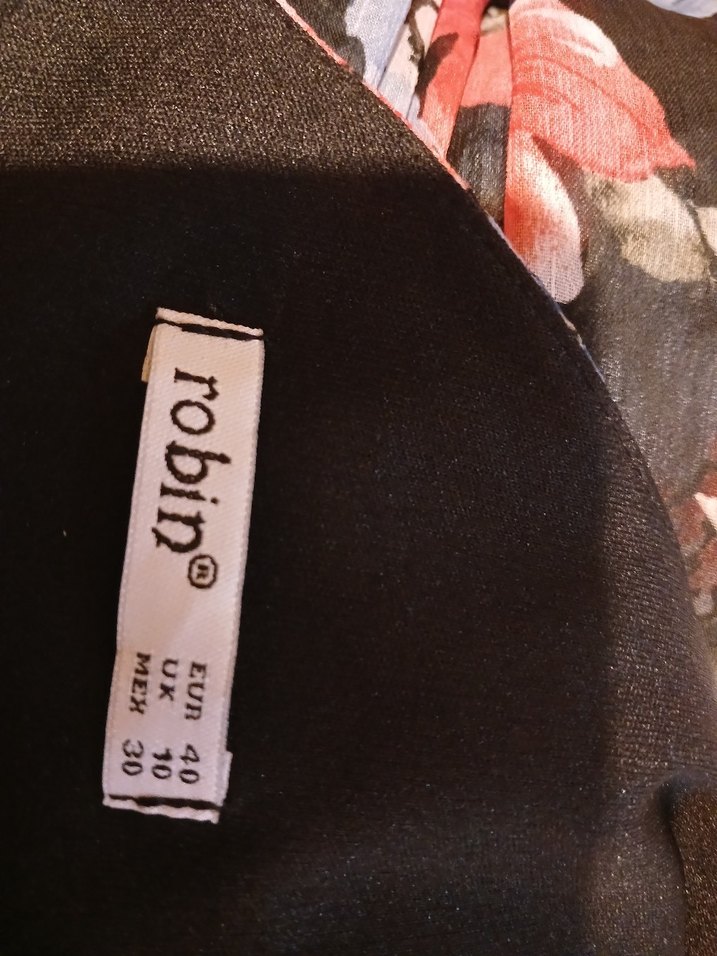 Siyah Çiçek Desenli V Yaka Midi Elbise - Görsel 3