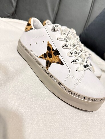 37 Beden beyaz Renk Golden goose markası