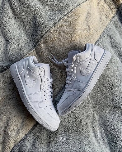 Nike Air Jordan 1 Low Triple White