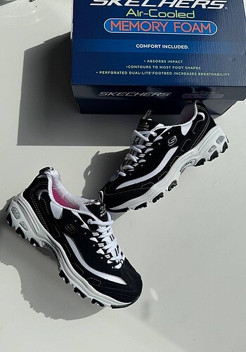 Skechers D-Lites Black