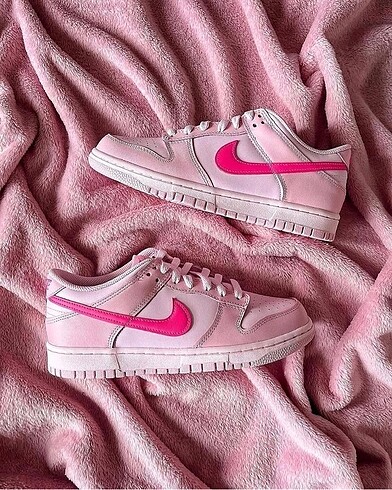 Nike Dunk Low Triple Pink
