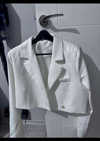 38 Beden Düğmeli Beyaz Kısa Kadın Blazer Ceket