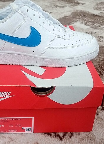 40 Beden beyaz Renk Orjinal nike ayakkabı