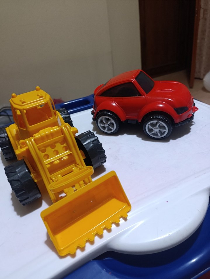 Renkli Oyuncak Kırmızı Araba ve Sarı Kepçe - Görsel 2