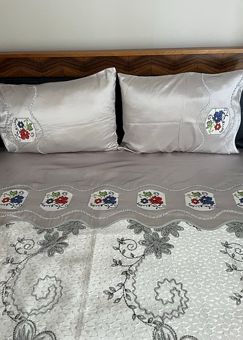 Gri Nakışlı Yatak Örtüsü - Görsel 2