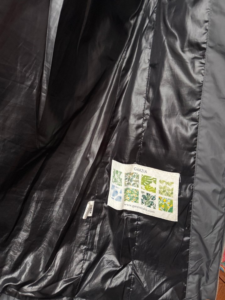 Siyah Kapüşonlu Şişme Yelek - Görsel 4