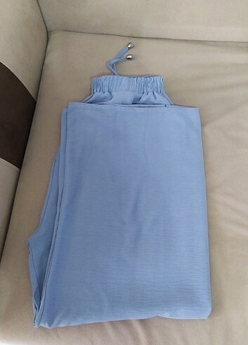 Yüksek bel dökümlü pantolon