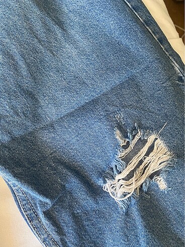 LC Waikiki Yırtık kot pantolon