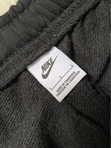 l Beden Nike Triple Swoosh Graphic Esofman