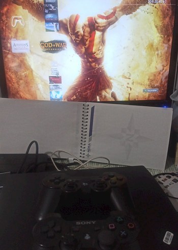 Sony PlayStation konsolu ve iki kontrol cihazı - Görsel 13