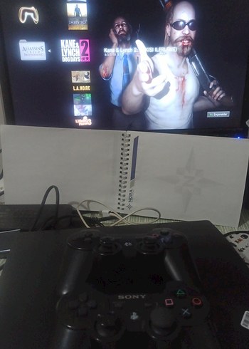 Sony PlayStation konsolu ve iki kontrol cihazı - Görsel 14