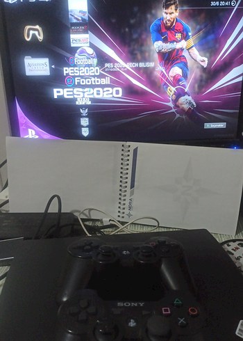 Sony PlayStation konsolu ve iki kontrol cihazı - Görsel 16