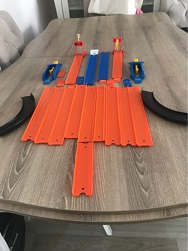 PİXAR ARABA YARIŞ SETİ