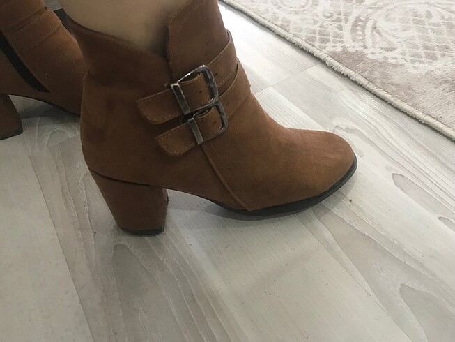 Diğer Temiz bir ayakkabı fazla kullanılmamıştır