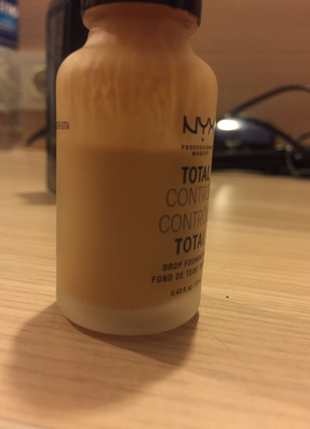 universal Beden Nyx total control drop fondöten