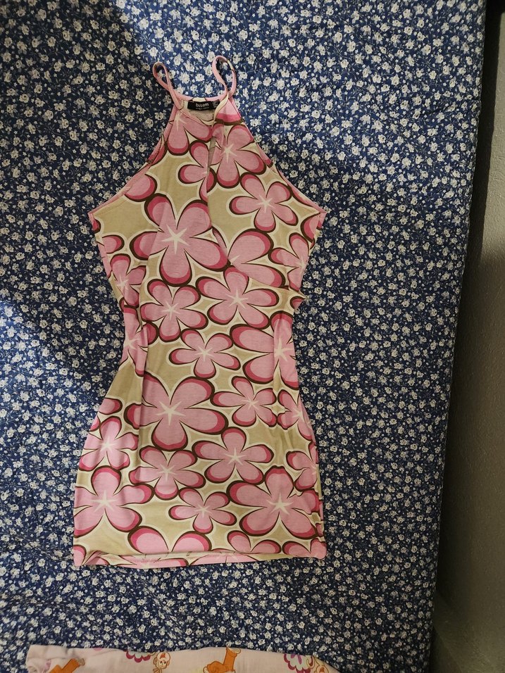 Çiçek Desenli dekolteli yazlık elbise - Görsel 2