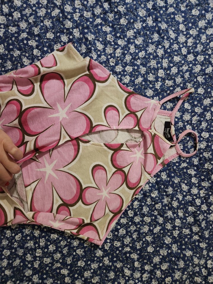 Çiçek Desenli dekolteli yazlık elbise - Görsel 3