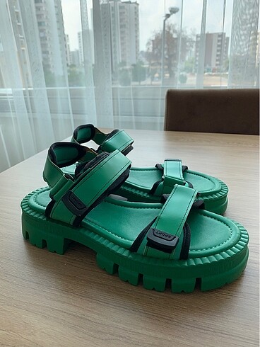 Nişantaşı Shoes yeşil sandalet