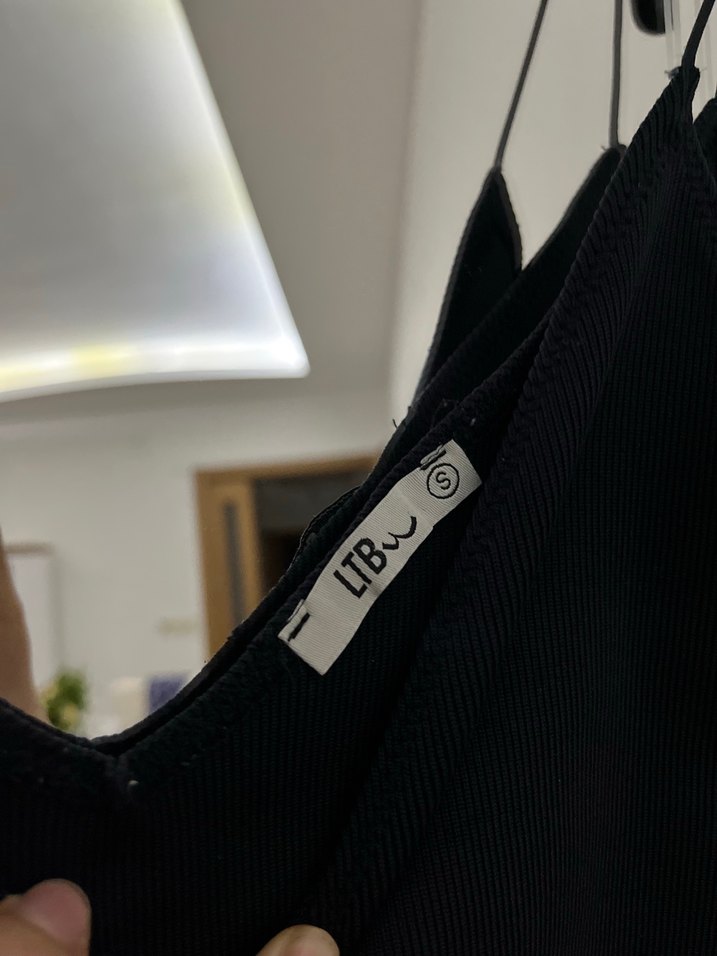 Siyah V Yaka Mini Atlet - Görsel 3