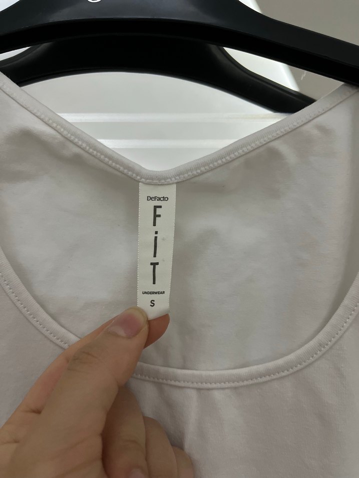 Siyah / Beyaz Kadın Kolsuz Atlet - Görsel 4