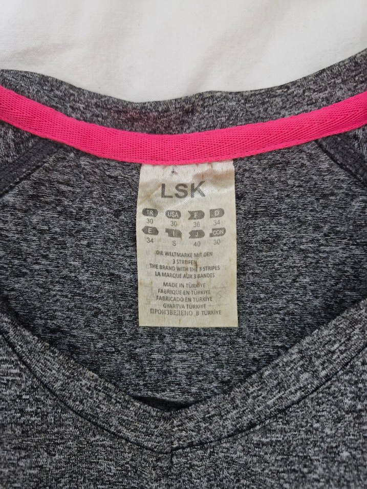 Gri V Yakalı Kısa Kollu Spor Tişört - Görsel 2