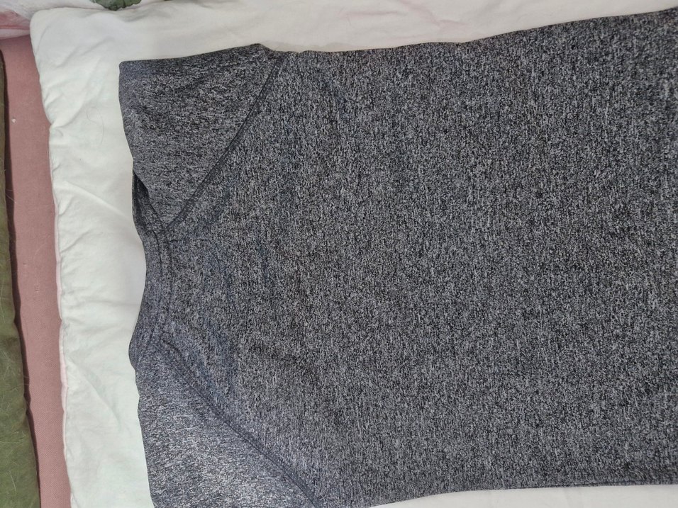 Gri V Yakalı Kısa Kollu Spor Tişört - Görsel 3