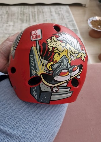 Kırmızı Baskılı Kaykay Kaskı - Görsel 4