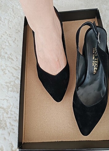 Siyah klasik topuklu ayakkabı 