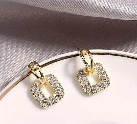 Diğer Taşlı şık gold küpe