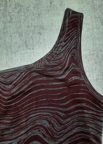 Trendyol & Milla Bordo Gri Dalgalı Desenli Tek Omuz Crop Top