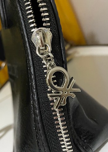 Siyah Deri United Colors of Benetton Çapraz Çanta - Görsel 3