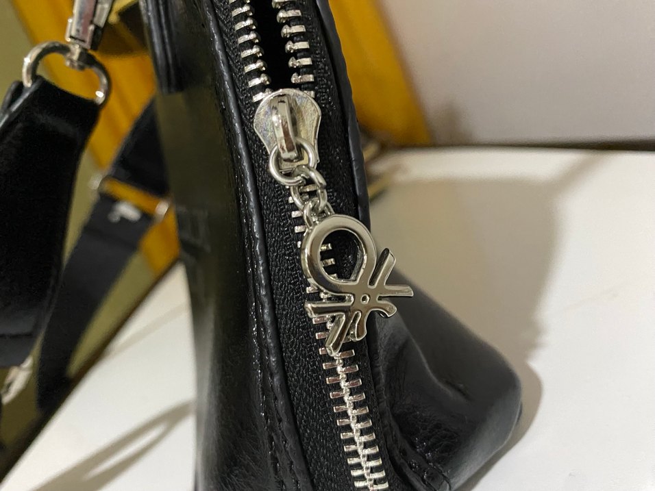 Siyah Deri United Colors of Benetton Çapraz Çanta - Görsel 3