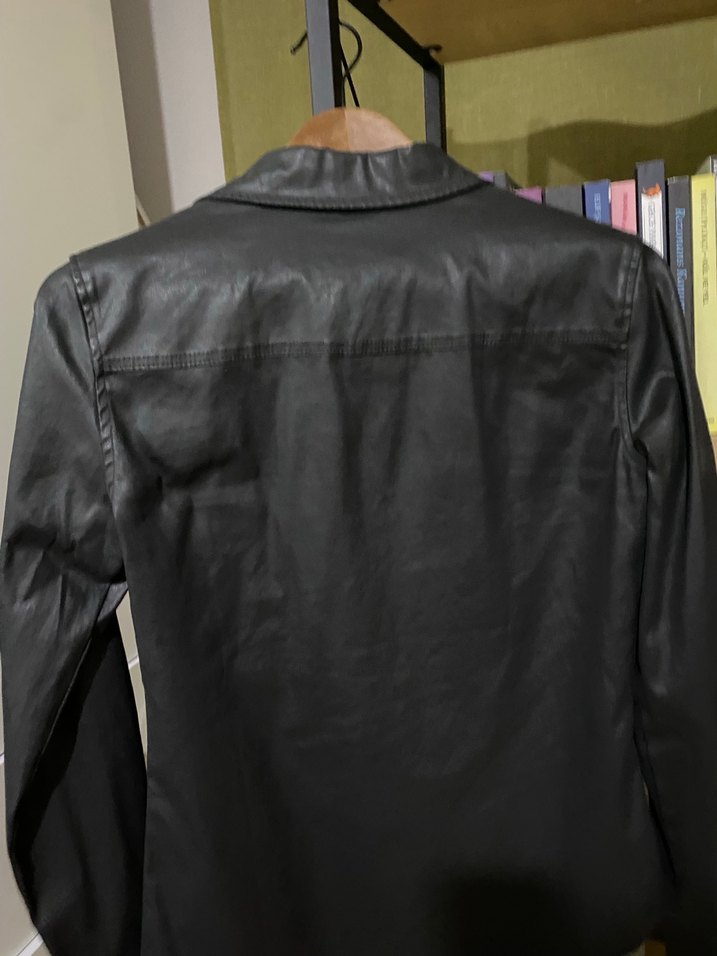 Düğmeli Siyah Deri Görünümlü Kadın Ceket - Görsel 4