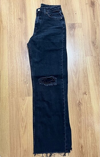 Siyah Yırtık Detaylı Yüksek Bel Pantolon Jean